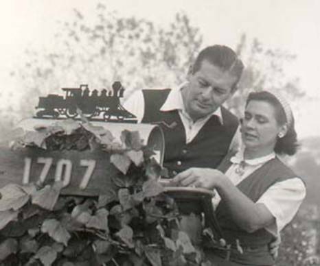 Mom & Dad putting up 1707 mailbox.jpg